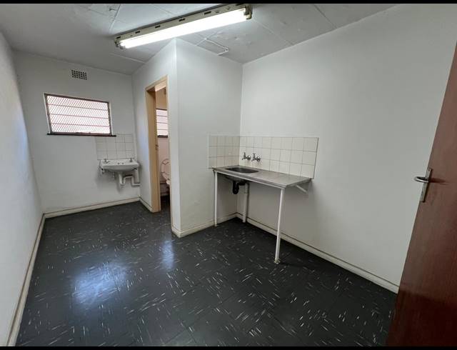 399M² WAREHOUSE TO LET IN STRIJDOMPARK